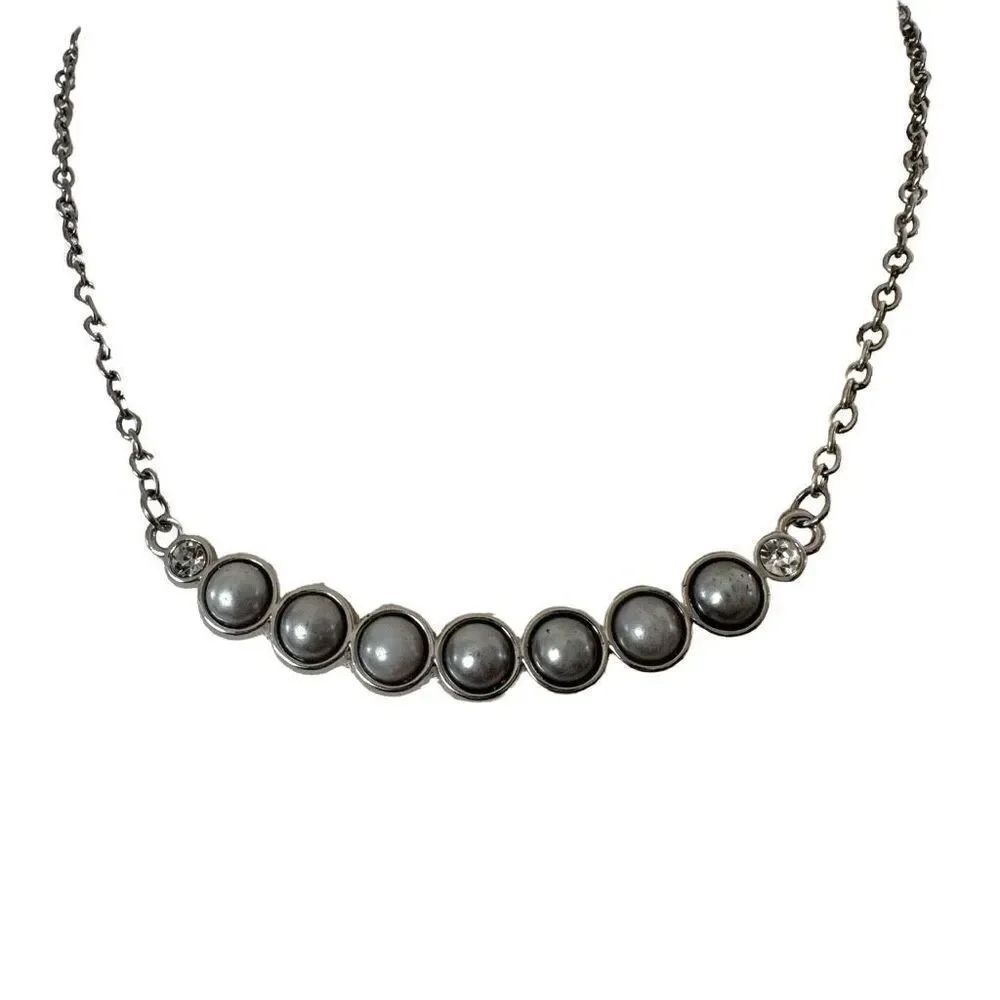 Grey and silver tone pendant necklace